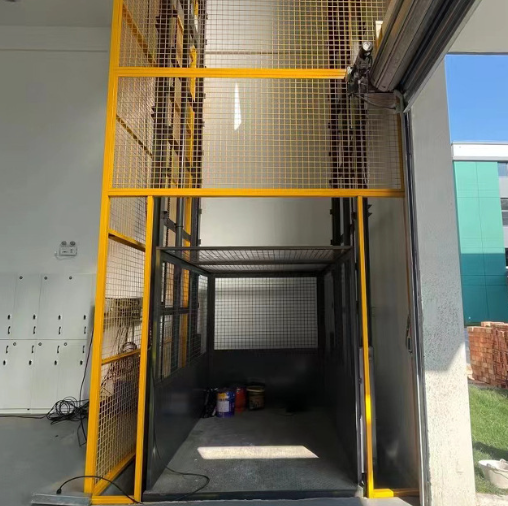 南昌导轨式升降机助力物流园破解运输难题